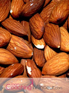 mincir-amandes-fruit-bien-etre